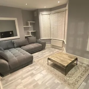 Snug 1 Bedroom Flat , London United Kingdom